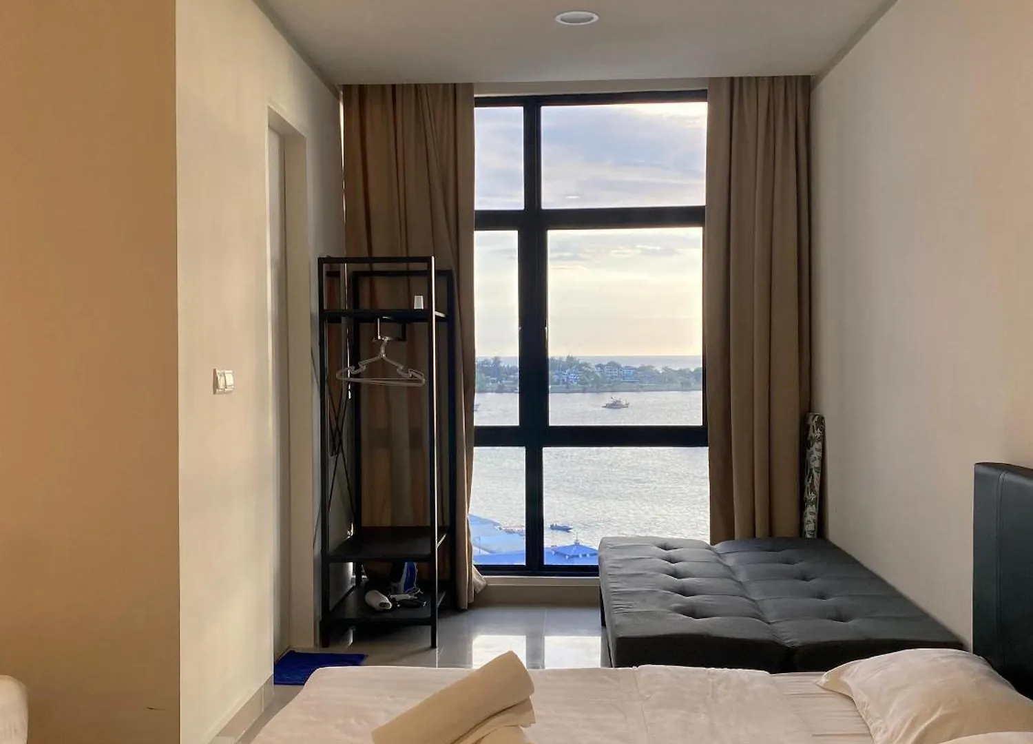 Hs Homestay Shore Pasar Besar Dan Kk Plaza 亞庇